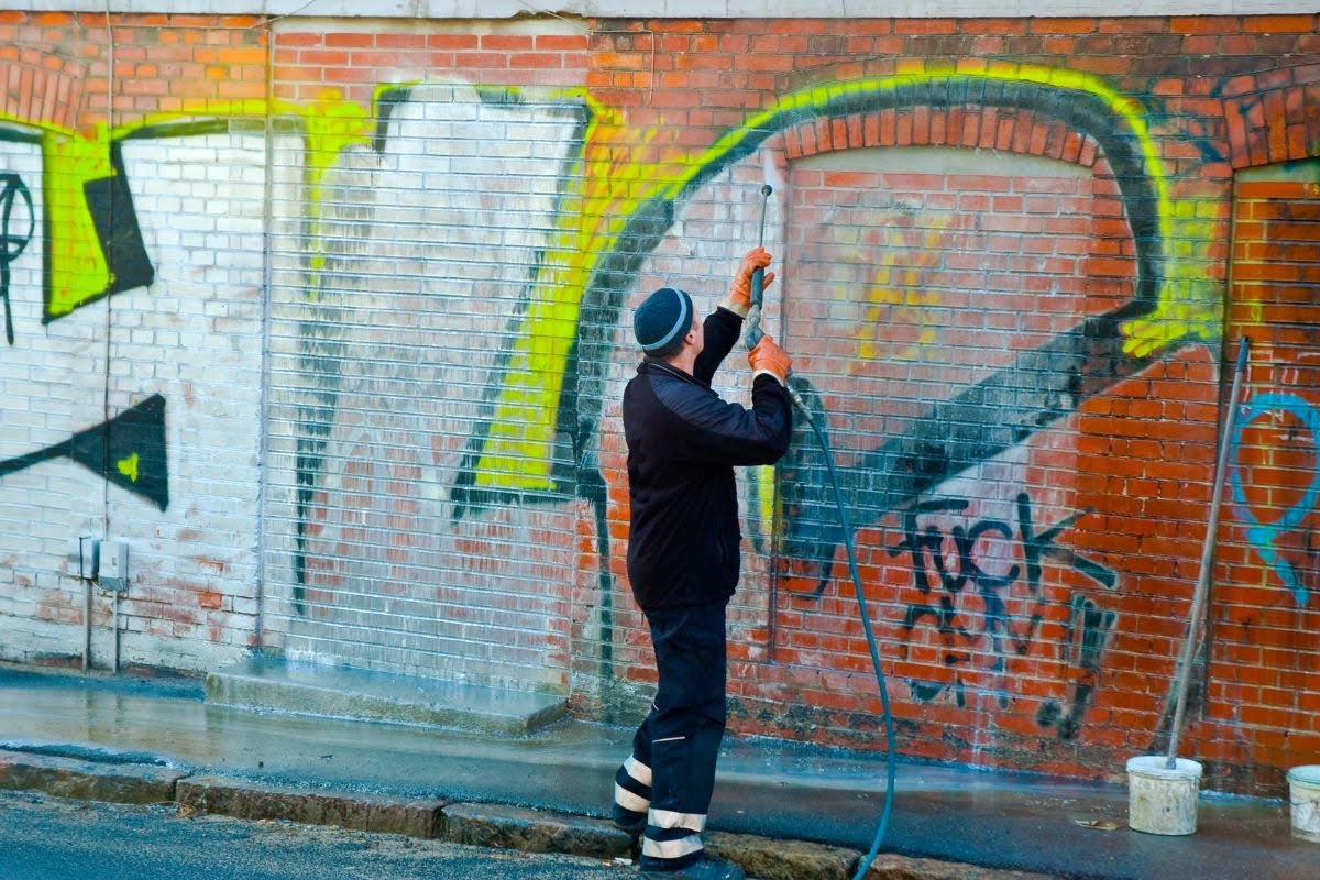 Graffiti removal in Indio